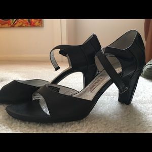 Barely work Tsubo strappy pumps